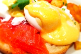 Cafe deluxe Salmon Eggs Benedict